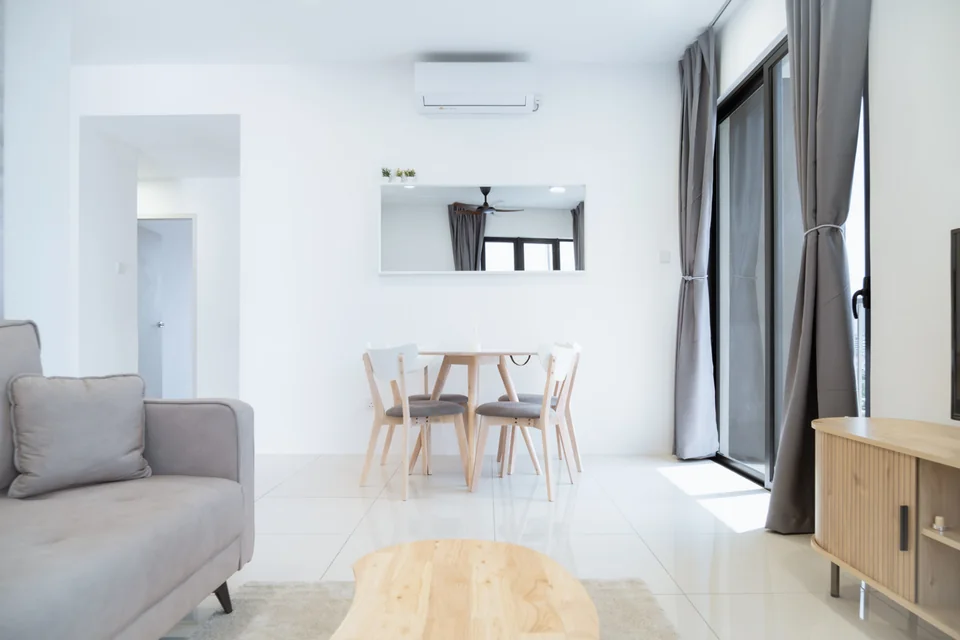 Vivo Batu Kawan: Dining area adjoining the furnished living space.